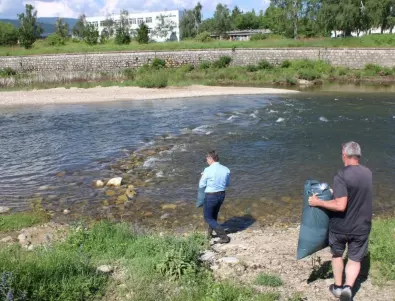8 500 рибки бяха пуснати в реките до община Самоков
