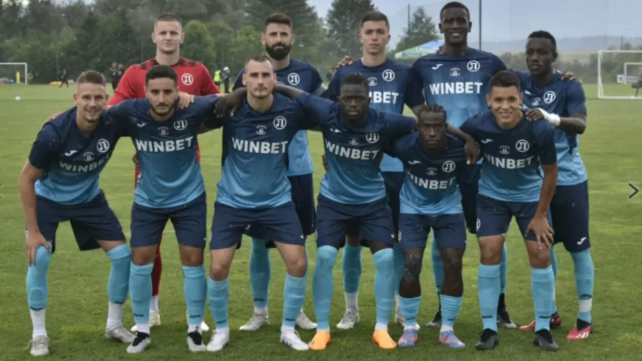 Куриоз: Роден клуб се подигра с Локомотив Пловдив, съзря копирания си екип (СНИМКА)