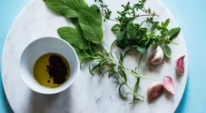 Билки, които да търсите в състава на чая за отслабване