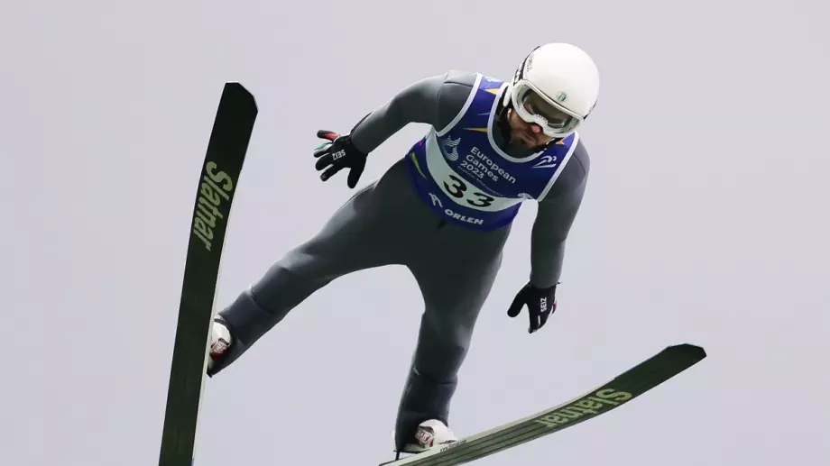 Жалко! Дисквалифицираха Владимир Зографски на старта на Световната купа по ски скокове