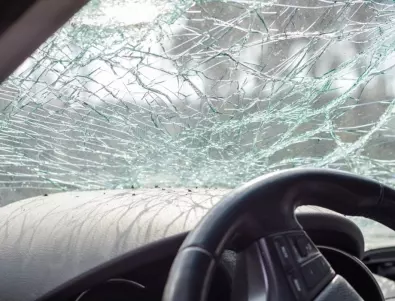 Автомобил се блъсна в бистро за добро утро в Бургаско