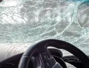 Катастрофа между тролей и такси в София, има пострадали
