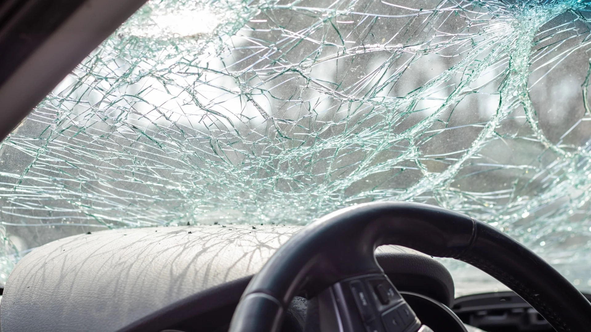 Блъсна го собствената му кола: Мъж пострада при инцидент в Бургас