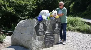 Сираков се преклони пред паметта на Гунди и Котков на лобното им място