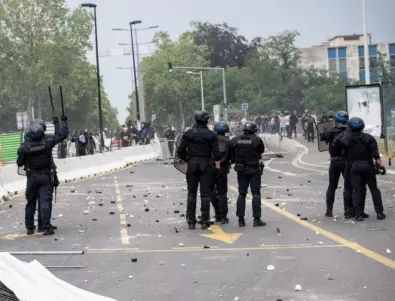 Поредна нощ на размирици във Франция, десетки са задържани