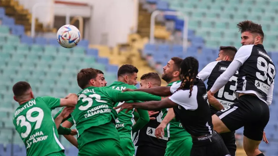 След куп пропуски: Локомотив Пловдив изпусна Хебър Пазарджик в контрола на тъмно