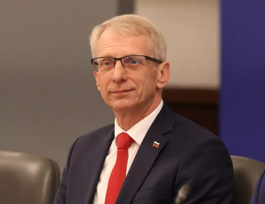 Николай Денков отговаря на въпроси на граждани във Facebook