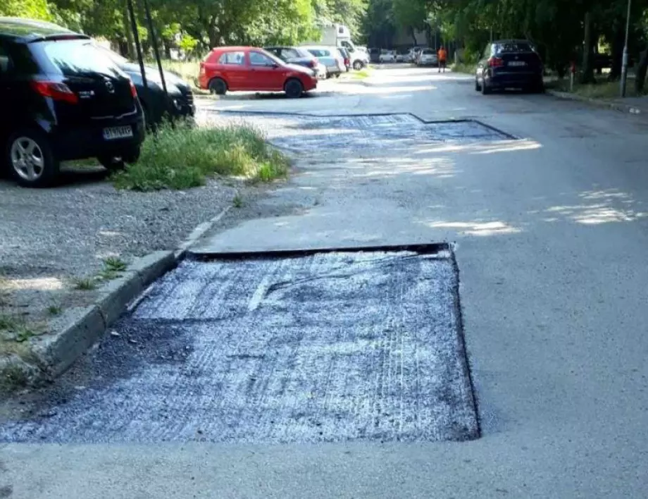 Продължават текущите ремонти на улици в Плевен, монтират нови пейки на пл. „Ст. Стамболов”