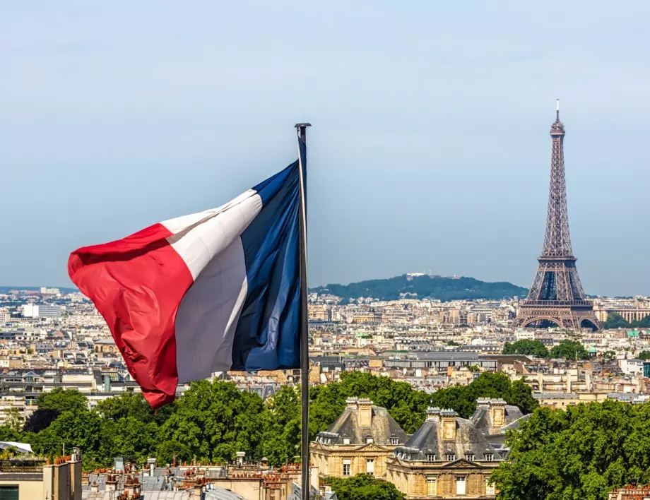 Франция депортира имам, проповядвал, че "френското знаме е сатанистко" (ВИДЕО)