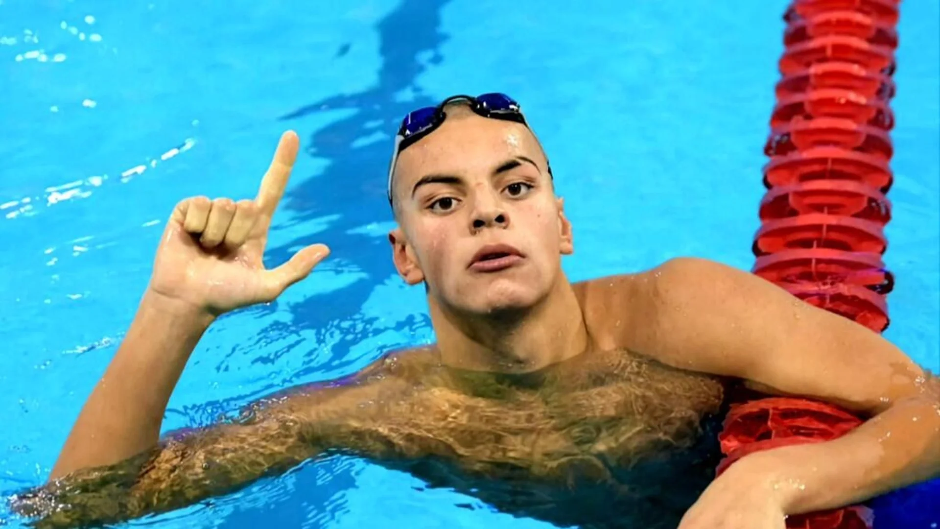 Страхотен Мицин се класира на 1/2-финал на Европейското по плуване