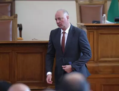 Желязков насрочи извънредно заседание на парламента за вота на недоверие