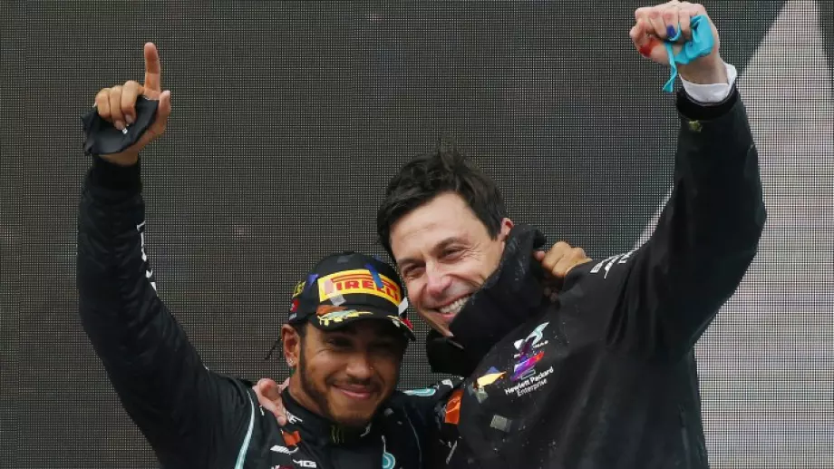 "Той е идиот, който взе грешното решение": Мерцедес още плаче за изгубената титла през 2021 във Формула 1