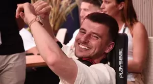 ВИДЕО: Фланелка на Маунт претърпя погром в Лондон след трансфера в Юнайтед