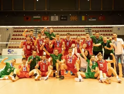 Без загубен гейм: Националите до 17 г. продължават да мачкат на Европейското по волейбол