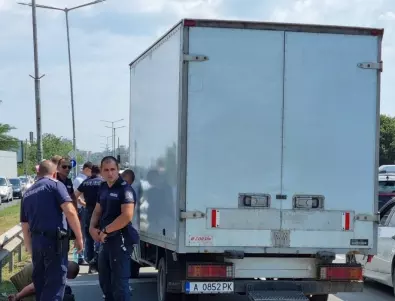 Хванаха нова голяма група нелегални мигранти - на пътя Болярово-Средец