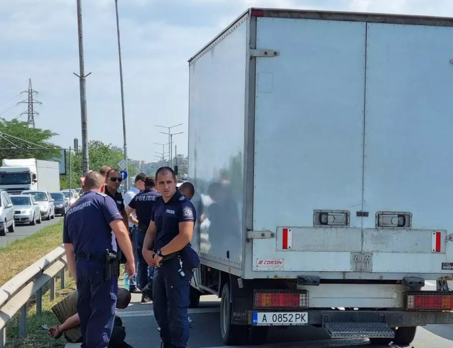 Пак задържаха нелегални мигранти на входа на София, този път 34 