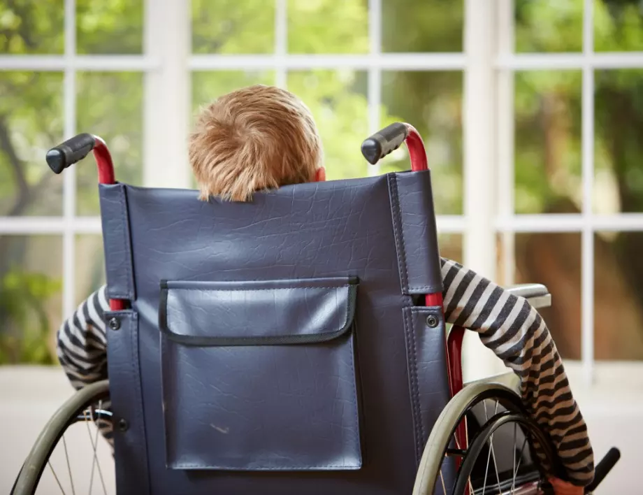 Омбудсманът поиска повече пари за децата с увреждания