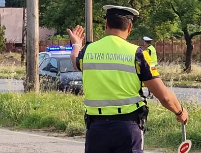 Агресия на пътя край София: Мъж спря жена, счупи й огледалото и я удари с камък по главата