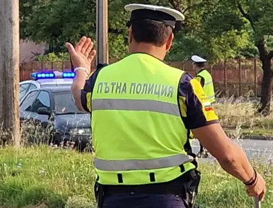 Задържаха 18-годишен, размахвал пистолет от колата си в Пловдив