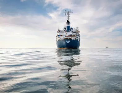 Кораб със зърно се натъкна на морска мина край Украйна