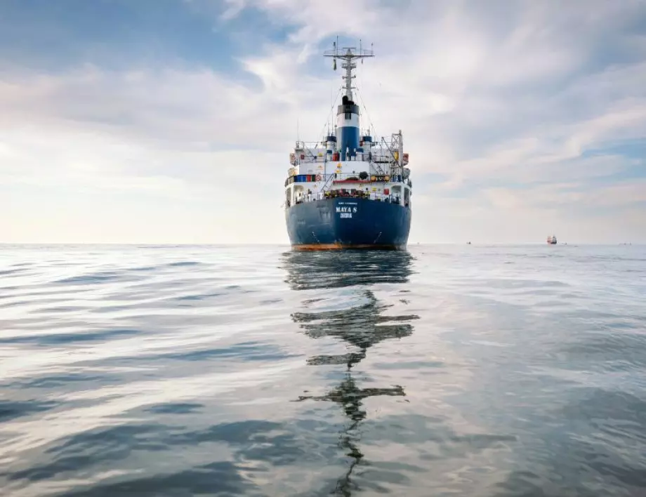 БМФ уверява: Няма опасност за екипажа на кораба "Руен"