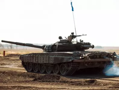 Брутална артилерийска разправа с руска танкова и БТР група (ВИДЕО)