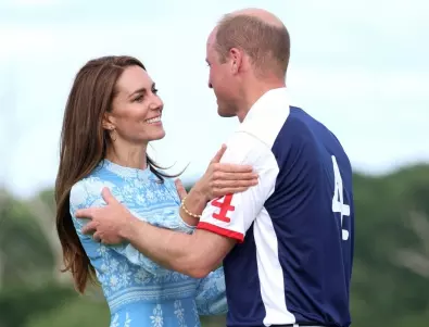 Издайническата целувка: Изстинала ли е страстта между Кейт Мидълтън и принц Уилям? (ВИДЕО)