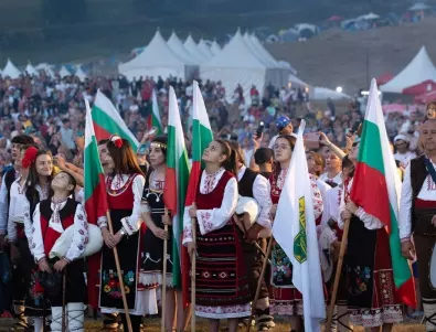 Българи от Болград развяха украинското знаме на Рожен (СНИМКИ)