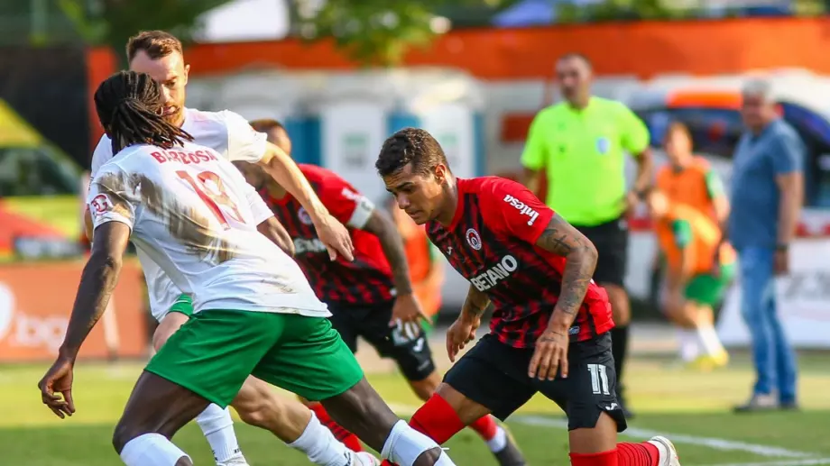 Дузпа срещу Ботев Враца донесе мечтан старт за Локо Сф в Първа лига