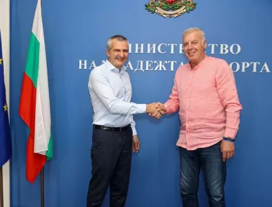 Наско Сираков се срещна със спортния министър за стадиона и школата на Левски