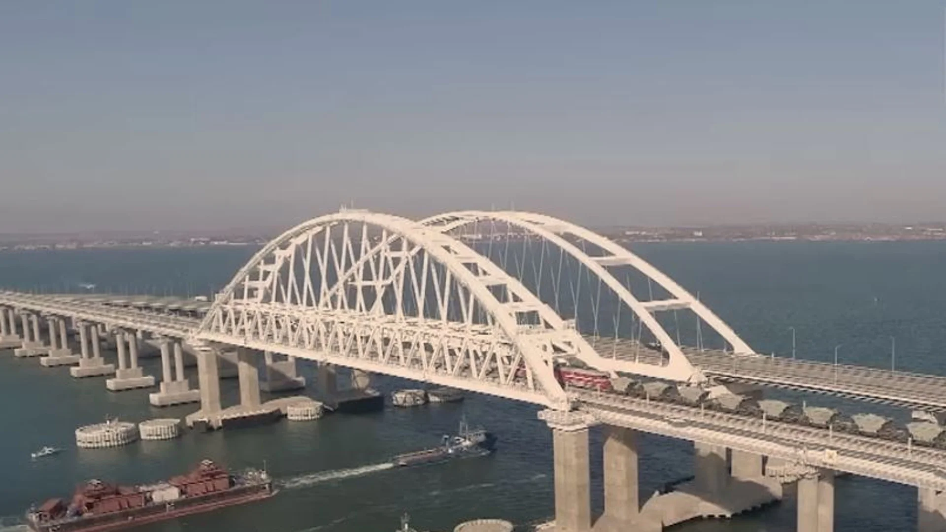 Украйна се готви да разруши Кримския мост през първата половина на 2024 г.: The Guardian