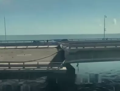 Възстановено е движението на автомобили по Кримския мост в едното платно