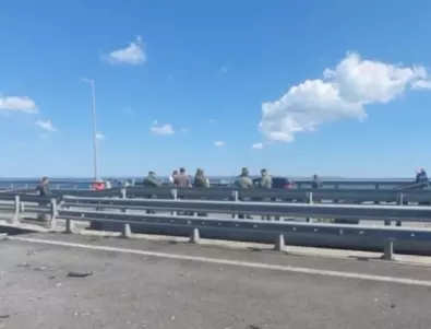 Дим над Кримския мост, ударени ли са руски военни обекти в Мелитопол? (ВИДЕО)