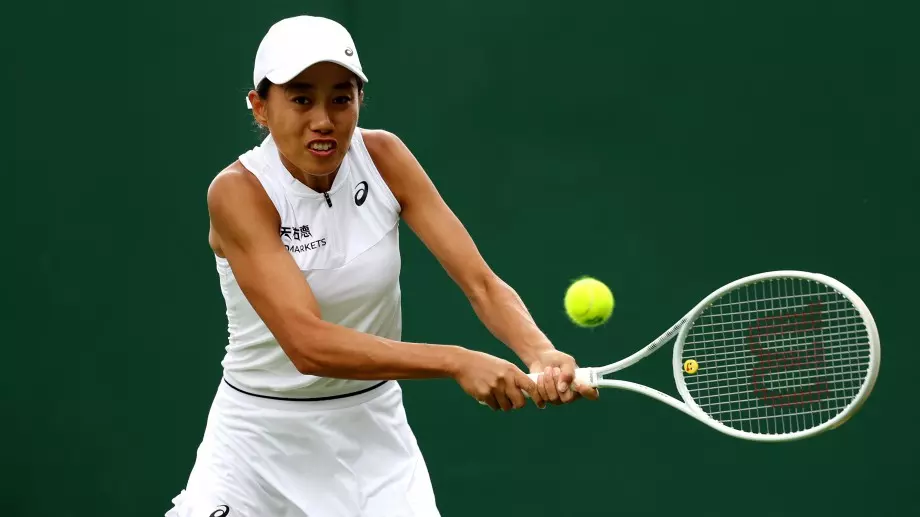 Скандал в тениса! Китайка се разплака и напусна турнир, след като съперничката ѝ изтри отпечатък от топката (ВИДЕО)