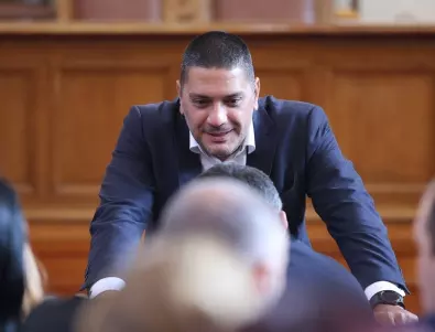 Депутатите изслушват извънредно Тагарев за дрона край Тюленово