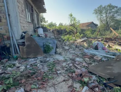 Буря опустоши и остави без ток село в Старозагорско (СНИМКА)