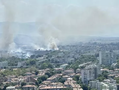 Потушиха голям пожар в Пловдив (СНИМКИ)