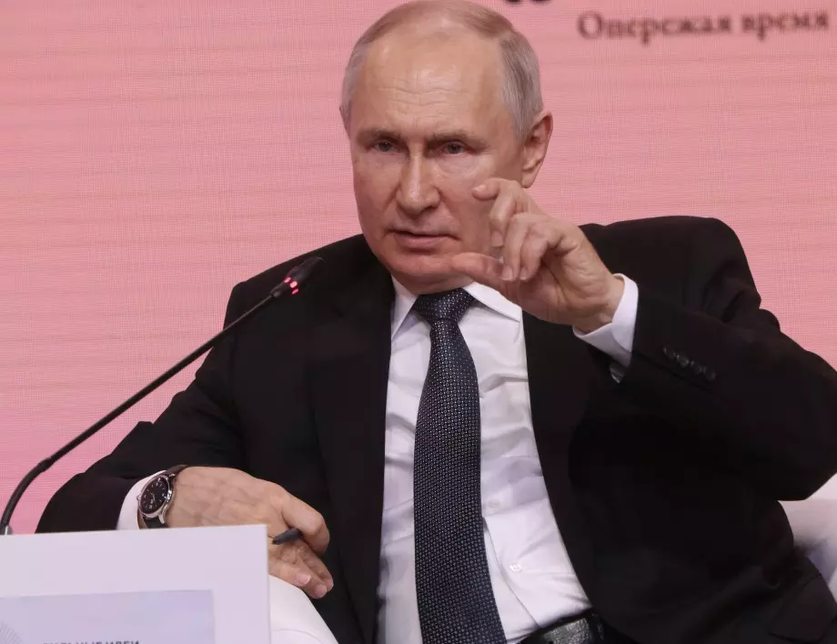 Новата маса на Путин отново предизвика смях в интернет (СНИМКИ)