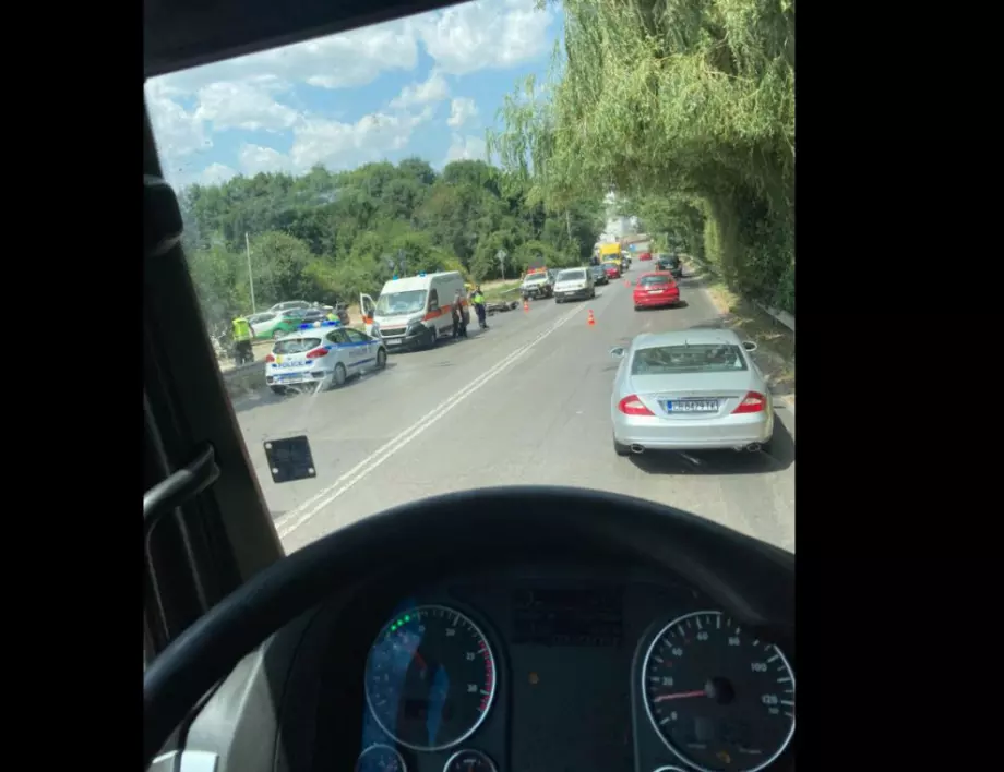 Тежка катастрофа с моторист на Околовръстното в София (СНИМКА)