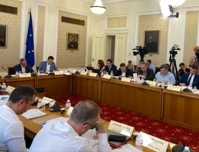 На комисия: Депутатите одобриха 36 млн. лв. за спешните медици и РЗИ