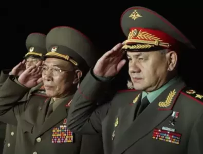 Добре дошъл, другарю министър на отбраната на Русия!: Шойгу пристигна в Северна Корея (ВИДЕО)