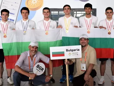 Красиви умове: Българските олимпийци по математика 
