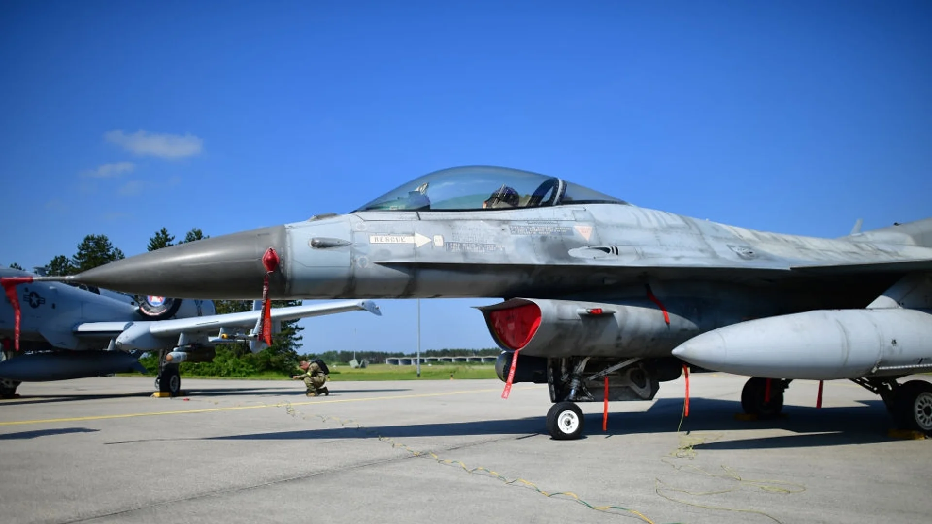 Нидерландия обяви колко изтребителя F-16 ще прати на Украйна