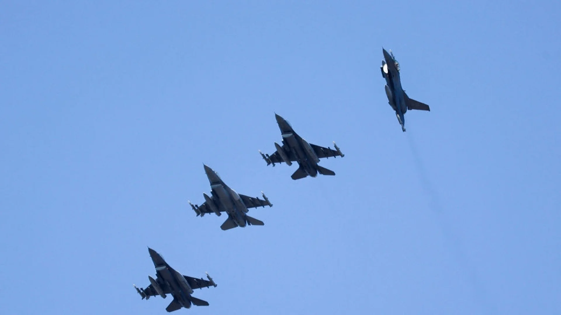Украйна ще получи изтребители F-16, ясно е и кой ще ги обслужва