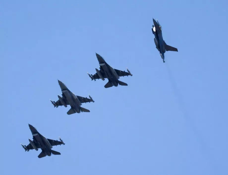 Нидерландия дава още F-16 на Украйна, Гърция каза за С-300