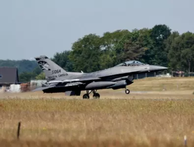 САЩ бавят обучението за украинските пилоти на F-16, прехвърлят топката към Европа