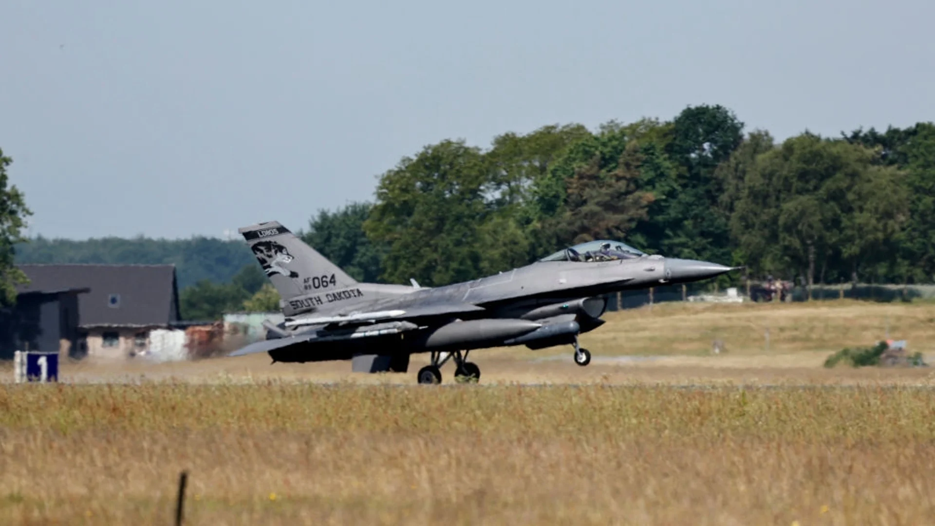 F-16 е още по-близо: Украйна получи първия симулатор (ВИДЕО)