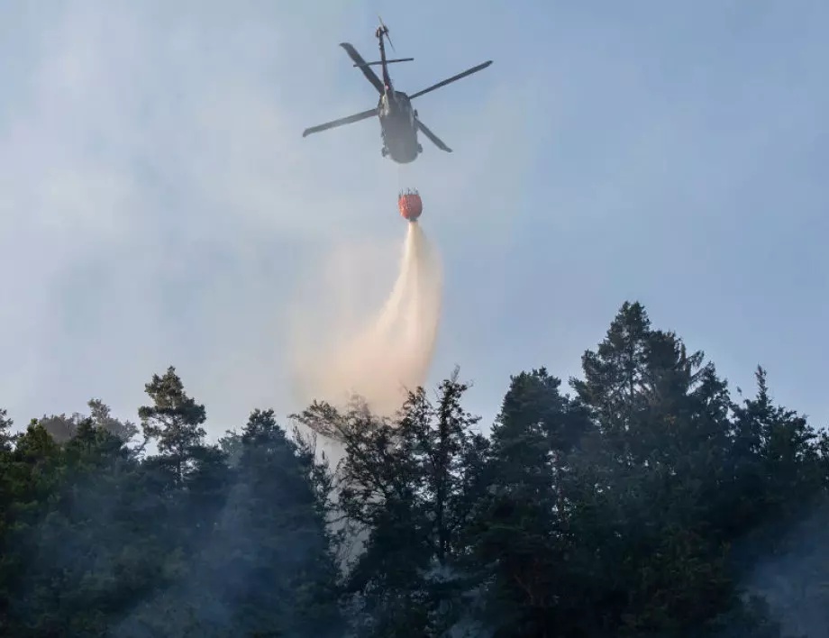 Хеликоптер от авиобаза "Крумово" се включва в гасенето на пожар край Пазарджик