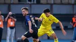 УЕФА забранява македонски фенове в София, "за да няма война"