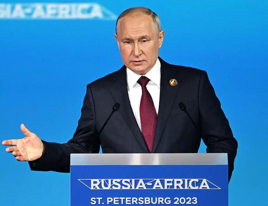 Путин гледа от стената: Първи данни колко "честни" са руските президентски избори (ВИДЕО)